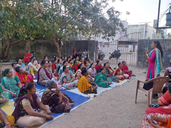 પોરબંદર શહેરમાં પીએમ સ્વનિધી યોજના અંગે પ્રચાર-પ્રસાર અને ફાઇનાન્સિયલ લિટરસી કેમ્પ યોજાયો.