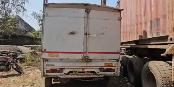 વાપી GIDC નજીક દારૂ ભરેલો ટેમ્પો ઝડપાયો, લાખોનો મુદ્દામાલ કબજે