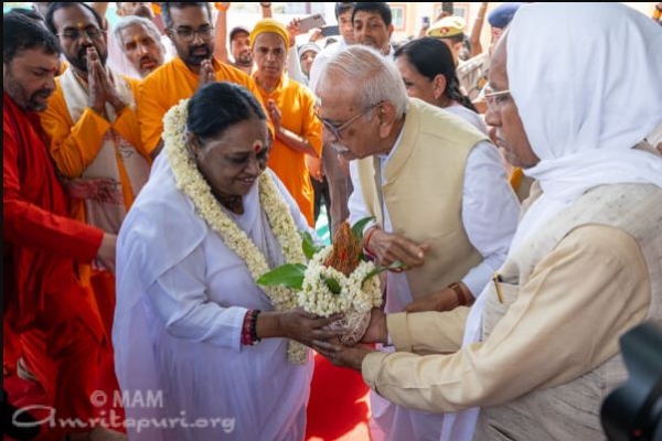 અયોધ્યામાં, માં અમૃતાનંદમયીનું સ્વાગત