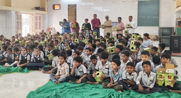 માળા વિતરણ