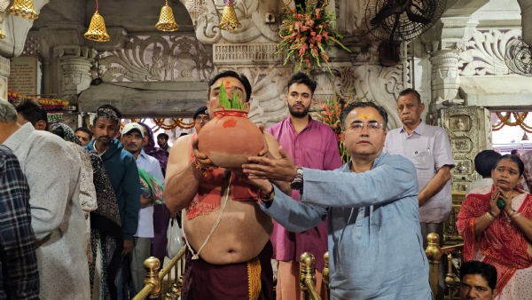 AMBAJI MANDIR MA GHT STHAPNA