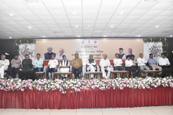 મુખ્યમંત્રી  ભૂપેન્દ્ર પટેલની વર્ચ્યુઅલ ઉપસ્થિતિમાં પોરબંદર જિલ્લાના વિકાસકામોનું લોકાર્પણ અને ખાતમુહૂર્ત સંપન્ન.