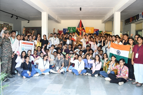 યુવાનોએ મિલિટરી સ્ટેશનની મુલાકાત લીધી