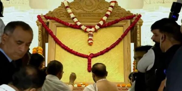 રાષ્ટ્રપતિએ, શ્રી રામ જન્મભૂમિ મંદિરમાં શ્રી રામ યંત્ર સ્થાપિત કર્યું