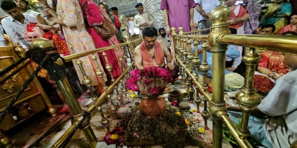 અંબાજી મંદિરમાં ચૈત્રી નવરાત્રિનું ઘટ સ્થાપન કરાયુ, અખંડ ધૂન નો પ્રારંભ , 21 અને 22 માર્ચે અંબાજી મંદિર ના ચાચરચોકમાં અંબાજી ઉત્સવનું વિશેષ આયોજન