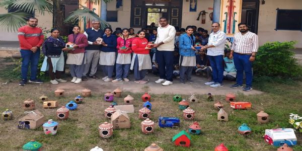 આંબલિયાસણમાં વિશ્વ ચકલી દિવસ નિમિત્તે અનોખી પહેલ, 200થી વધુ ચકલીઘર તૈયાર