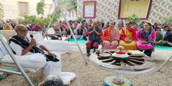 લોકભારતી સણોસરામાં મોરારિબાપુનો ચિંતન સંવાદ, વિદ્યાર્થીઓ અને કાર્યકર્તાઓને મળ્યો લાભ