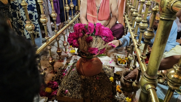 AMBAJI MANDIR MA GHT STHAPNA