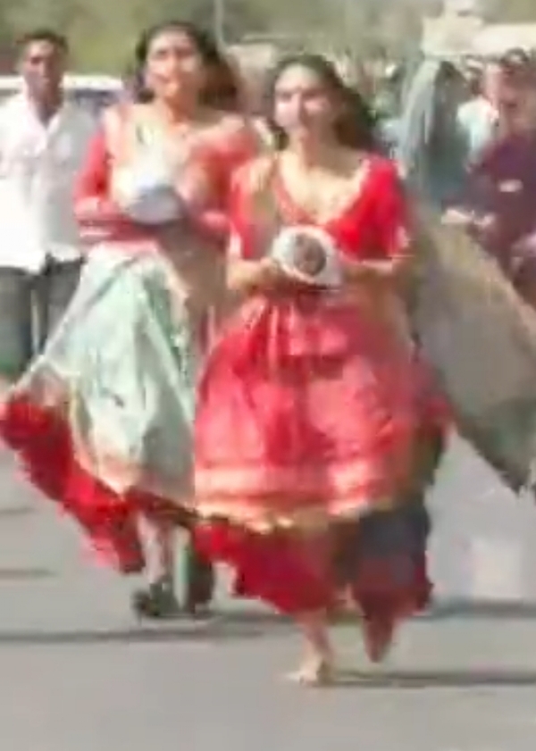 ચાણસ્મા તાલુકાના બ્રાહ્મણવાડા ગામમાં હોળીના પર્વે 700થી 800 વર્ષ જૂની અનોખી ‘ઝેમ દોડ’ પરંપરા આજે પણ અકબંધ ચાણસ્મા તાલુકાના બ્રાહ્મણવાડા ગામમાં હોળીના પર્વે 700થી 800 વર્ષ જૂની અનોખી ‘ઝેમ દોડ’ પરંપરા આજે પણ અકબંધ