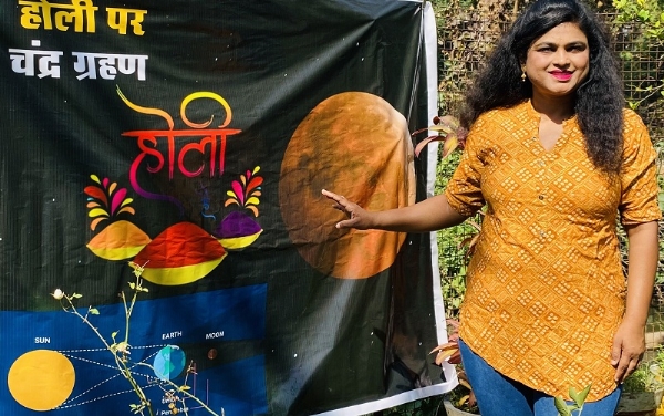 ચંદ્રગ્રહણ ની માહિતી આપતા વિજ્ઞાન પ્રસારણકર્તા સારિકા ઘારુ