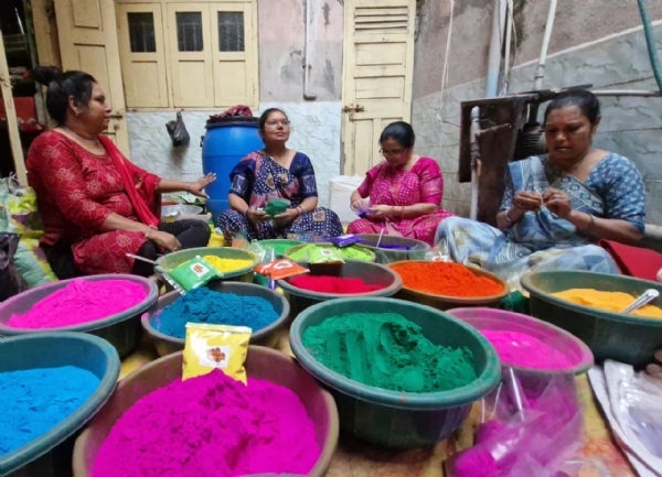 મહાનગરપાલિકાના સહકારથી મહિલાઓને સ્વરોજગારની સારી તક મળી. મહાનગરપાલિકાના સહકારથી મહિલાઓને સ્વરોજગારની સારી તક મળી.