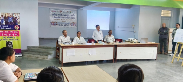 પોરબંદર જિલ્લામાં ‘બાલિકા પંચાયત’ ના માધ્યમથી કિશોરીઓના સશક્તિકરણનો નવો અધ્યાય. પોરબંદર જિલ્લામાં ‘બાલિકા પંચાયત’ ના માધ્યમથી કિશોરીઓના સશક્તિકરણનો નવો અધ્યાય.