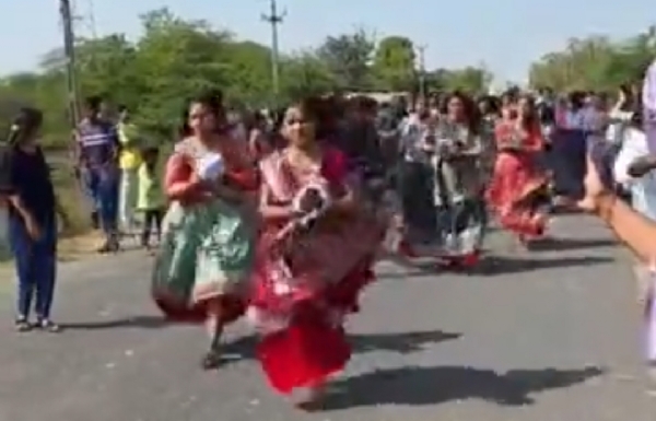 ચાણસ્મા તાલુકાના બ્રાહ્મણવાડા ગામમાં હોળીના પર્વે 700થી 800 વર્ષ જૂની અનોખી ‘ઝેમ દોડ’ પરંપરા આજે પણ અકબંધ ચાણસ્મા તાલુકાના બ્રાહ્મણવાડા ગામમાં હોળીના પર્વે 700થી 800 વર્ષ જૂની અનોખી ‘ઝેમ દોડ’ પરંપરા આજે પણ અકબંધ