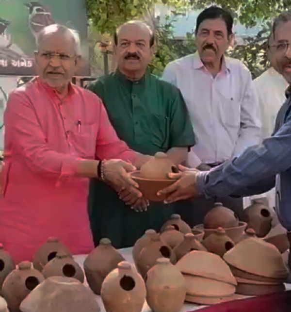 ચકલી બચાવો અભિયાનમાં પાટણમાં વિશાળ જનસહભાગ