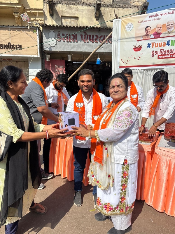 પોરબંદર યુવા ભાજપ દ્વારા વિશ્વ ચકલી દિવસની ઉજવણી કરાઈ.