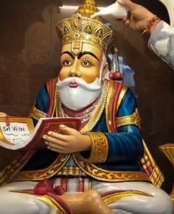 સિંધી સમાજ દ્વારા ચૈત્ર સુદ બીજ ના રોજ ઈષ્ટદેવ ઝૂલેલાલ ભગવાનના જન્મોત્સવ અને નૂતન વર્ષ ‘ચેટીચંદ’ની ઉજવણી ચાચરિયા ચોક ખાતે ભવ્ય રીતે કરવામાં આવી