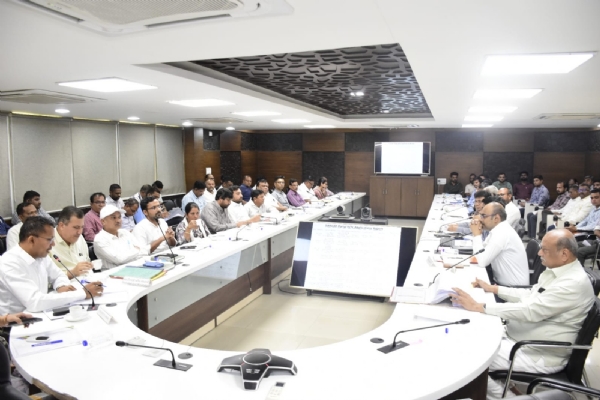 પંચમહાલ જિલ્લા કલેક્ટર કચેરીના સભાખંડ ખાતે જિલ્લા સંકલન અને ફરિયાદ સમિતિની બેઠક યોજાઈ* પંચમહાલ જિલ્લા કલેક્ટર કચેરીના સભાખંડ ખાતે જિલ્લા સંકલન અને ફરિયાદ સમિતિની બેઠક યોજાઈ*