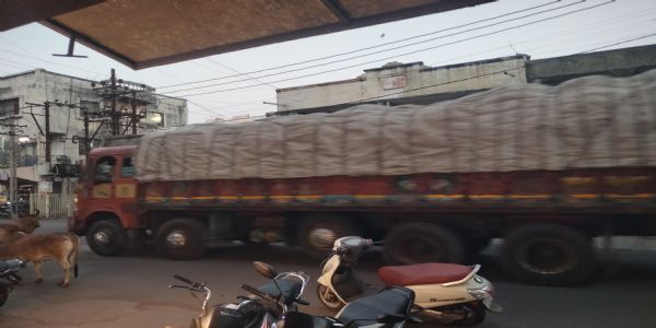 પોરબંદરના કમલાબાગ રોડ પર ભારે વાહનો બેફામ બન્યા