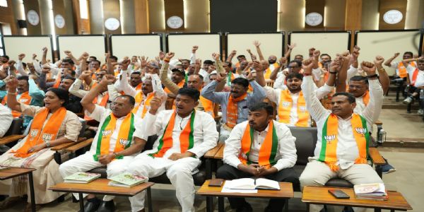 ગુજરાત પ્રદેશ કિસાન મોરચાના નવનિયુકત પદાધિકારીઓની પરિચય બેઠક ભાજપા કાર્યાલય શ્રી કમલમ ખાતે યોજાઈ