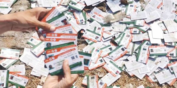 સુરતના રેશનકાર્ડ ધારકોના આયુષ્માન કાર્ડ અંકલેશ્વરના અંસાર માર્કેટમાંથી બિનવારસી હાલતમાં મળ્યા