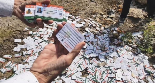 સુરતના રેશનકાર્ડ ધારકોના આયુષ્માન કાર્ડ અંકલેશ્વરના અંસાર માર્કેટમાંથી બિનવારસી હાલતમાં મળ્યા