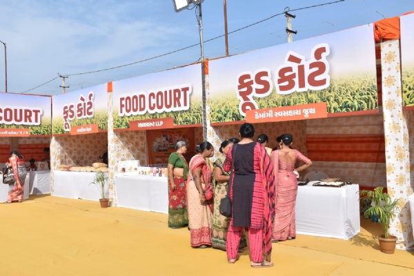 કેબિનેટ મંત્રી અર્જુન મોઢવાડિયાની ઉપસ્થિતિમાં પોરબંદરમાં મિલેટ મહોત્સવ કાર્યક્રમ યોજાયો.