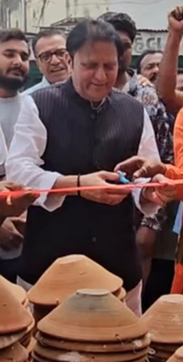 સિદ્ધપુરમાં વિશ્વ ચકલી દિવસ નિમિત્તે 5,000થી વધુ પક્ષીઘરનું વિતરણ