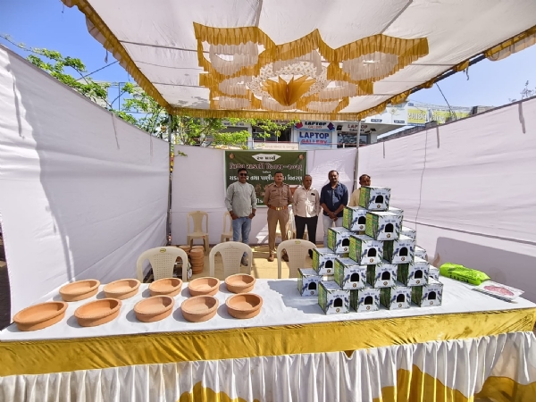 માળા વિતરણ કરવામાં આવ્યા