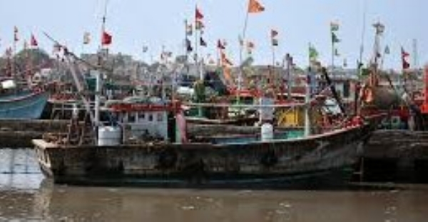 fishing boats in veraval