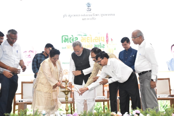 કેબિનેટ મંત્રી અર્જુન મોઢવાડિયાની ઉપસ્થિતિમાં પોરબંદરમાં મિલેટ મહોત્સવ કાર્યક્રમ યોજાયો.