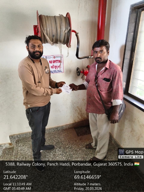 મનપાની કચેરી પરિસરમાં પાન મસાલા થૂક્તા દંડ કરાયો.