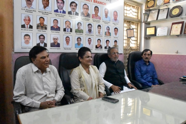 કેબિનેટ મંત્રીની ઉપસ્થિતિમાં ટી.બી.ના દર્દીઓને પૌષ્ટિક કીટ વિતરણ કાર્યક્રમ યોજાયો.