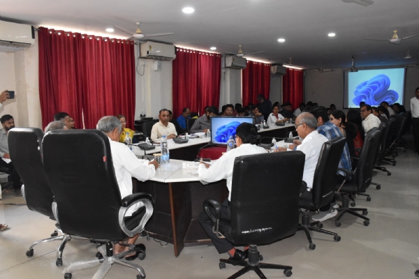 પોરબંદર જિલ્લા આયોજન મંડળની બેઠક યોજાઈ.