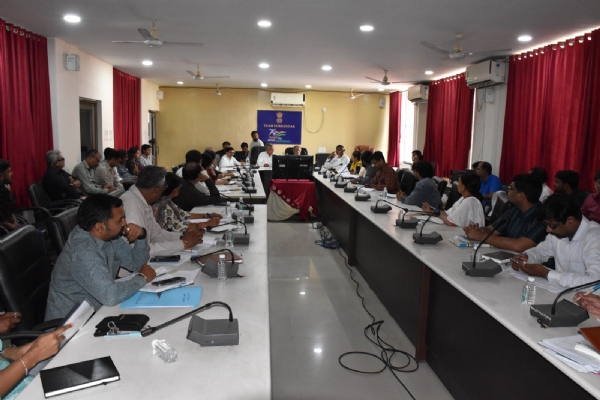 પ્રભારી મંત્રી અને વન મંત્રીની ઉપસ્થિતિમાં કીર્તિ મંદિર સંચાલન સમિતિની  બેઠક યોજાઈ.