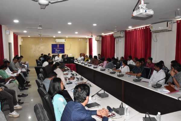 પ્રભારી મંત્રી અને વન મંત્રીની ઉપસ્થિતિમાં કીર્તિ મંદિર સંચાલન સમિતિની  બેઠક યોજાઈ.