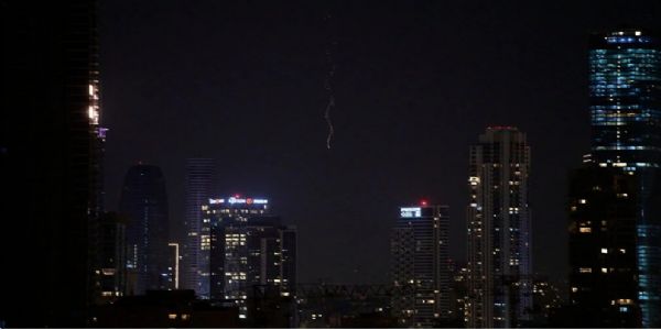 તેહરાનમાં પ્રચંડ વિસ્ફોટ, ઇઝરાયલ પર મિસાઇલ હુમલો, લેબનાનનો કાસમિયેહ પુલ નાશ પામ્યો