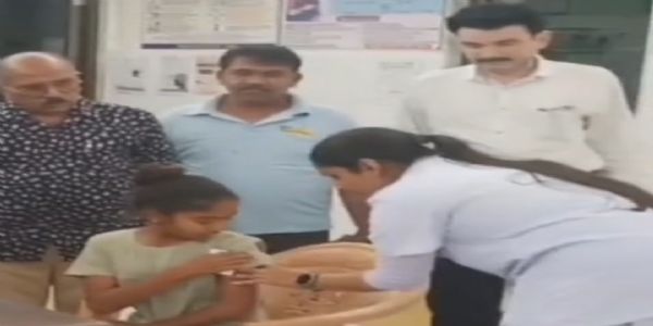 અડિયા આરોગ્ય કેન્દ્રમાં કિશોરીઓ માટે એચપીવી રસીકરણ અભિયાન