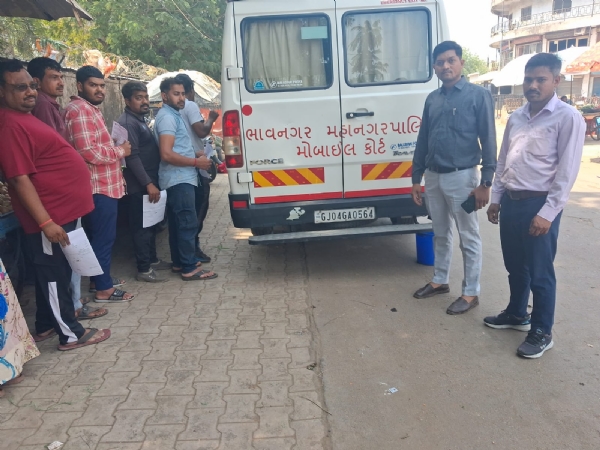 મોબાઇલ કોર્ટની કાર્યવાહી : સ્વચ્છતા ભંગ કરનાર ૮૫ આસામીઓ પાસેથી રૂ. ૪૩૦૦ દંડ વસૂલાયો.