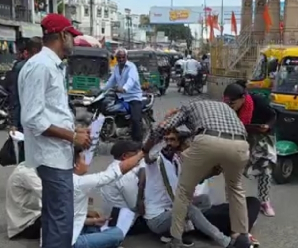 પાટણમાં યુથ કોંગ્રેસ દ્વારા મોંઘવારી સામે વિરોધ પ્રદર્શન કરવામાં આવ્યું, 8 કાર્યકરોની અટકાયત.