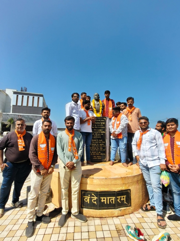 યુવા ભાજપ દ્વારા શહીદદિન ની અનોખી ઉજવણી કરી.