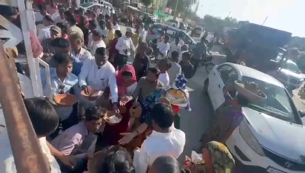 સેવાનો મહાકુંભ: બહુચરાજીમાં 5000 પક્ષીના માળા, કુંડા અને ચણનું નિઃશુલ્ક વિતરણ