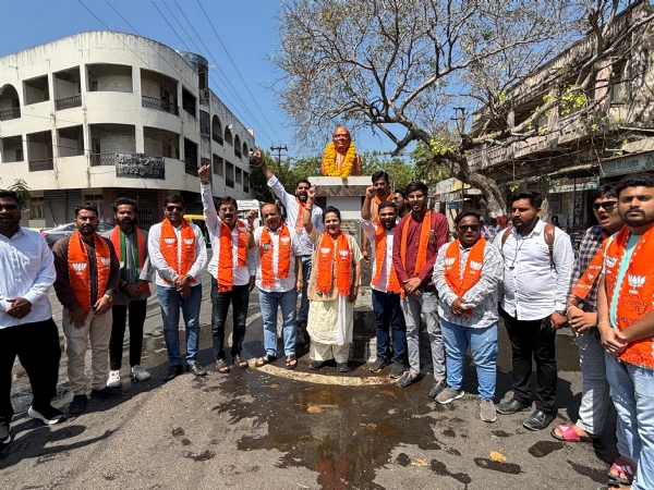 યુવા ભાજપ દ્વારા શહીદદિન ની અનોખી ઉજવણી કરી.