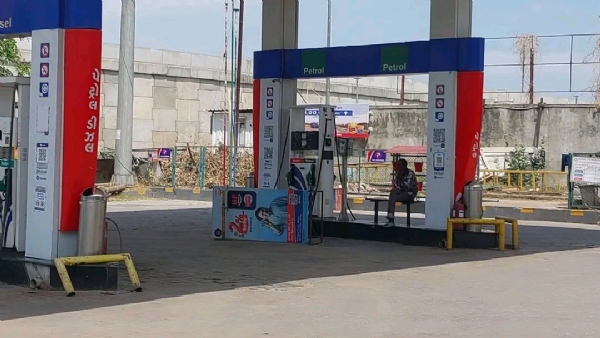 અફવાએ મચાવ્યો ફફડાટ: મહેસાણામાં ગણતરીના કલાકોમાં પેટ્રોલ પંપ ‘ડ્રાય’