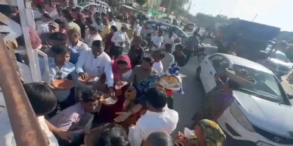 સેવાનો મહાકુંભ: બહુચરાજીમાં 5000 પક્ષીના માળા, કુંડા અને ચણનું નિઃશુલ્ક વિતરણ