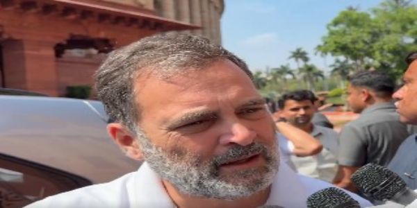 રાહુલ ગાંધીએ એલપીજી, પેટ્રોલ અને ખાદ્ય સંકટ માટે સરકારને દોષી ઠેરવી