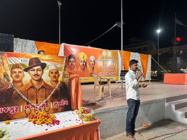 પોરબંદરમાં એક શામ શાહીદો કે નામ ક્રાયકર્મ યોજાયો. પોરબંદરમાં એક શામ શાહીદો કે નામ ક્રાયકર્મ યોજાયો.