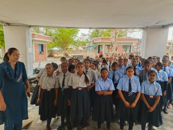 અર્બન પ્રોગ્રેસિવ ગર્લ્સ હાઇસ્કૂલની વિદ્યાર્થીનીઓએ જિલ્લા પુસ્તકાલયની શૈક્ષણિક મુલાકાત લીધી અર્બન પ્રોગ્રેસિવ ગર્લ્સ હાઇસ્કૂલની વિદ્યાર્થીનીઓએ જિલ્લા પુસ્તકાલયની શૈક્ષણિક મુલાકાત લીધી