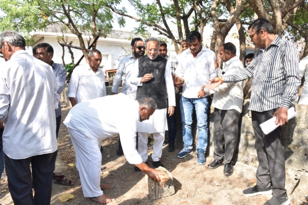 કેબિનેટ મંત્રીના હસ્તે રૂ.14.73 કરોડથી  વધુંના ગ્રામ્ય રસ્તાઓના કામોના ખાતમુહૂર્ત કરાયા.