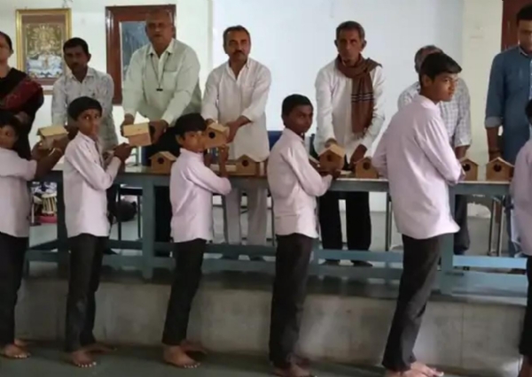 માળા વિતરણ માળા વિતરણ