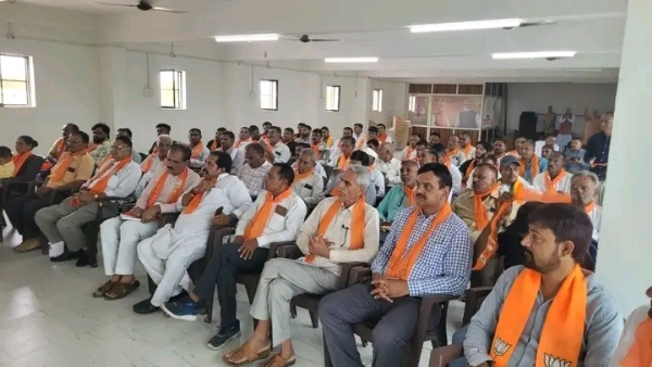 ખેરાલુમાં ભાજપની બેઠક: ચૂંટણી તૈયારી અને સંગઠન મજબૂત બનાવવા ચર્ચા ખેરાલુમાં ભાજપની બેઠક: ચૂંટણી તૈયારી અને સંગઠન મજબૂત બનાવવા ચર્ચા